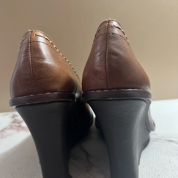True Religion Handmade RUST Leather Wedge Heels Sz 7.
